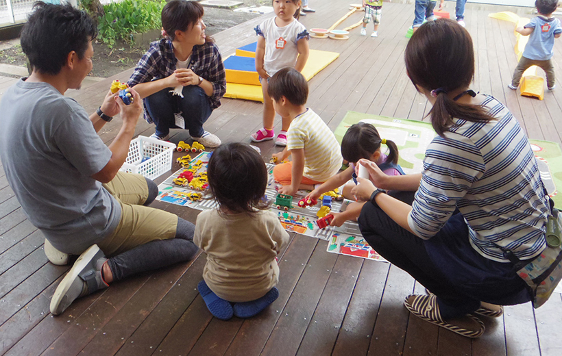 「親子の広場」とは